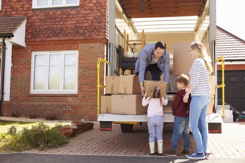 Packing and securing fragile items for a Belgravia move